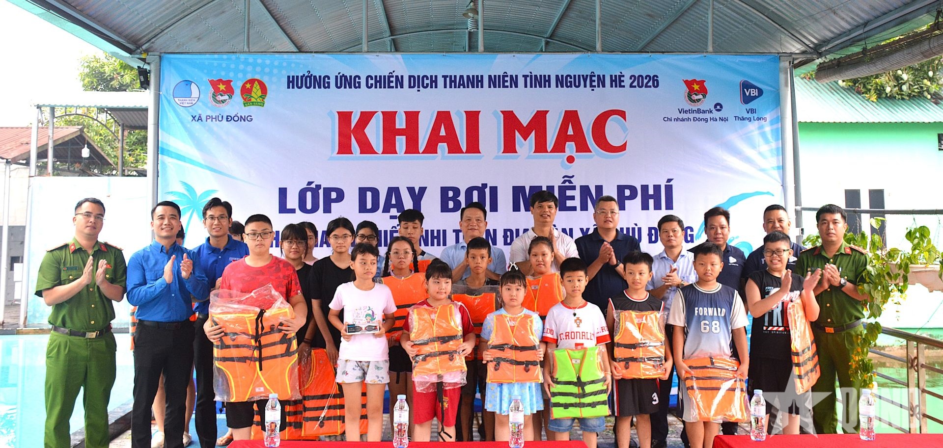 Xã Phù Đổng (TP Hà Nội) mở lớp dạy bơi miễn phí cho thanh thiếu nhi

